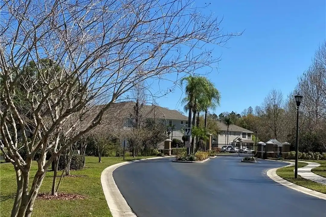 2052 Park Crescent Dr - View 2