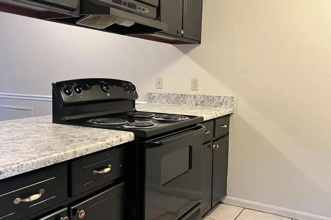 1850 Sylvan Ct - View 2