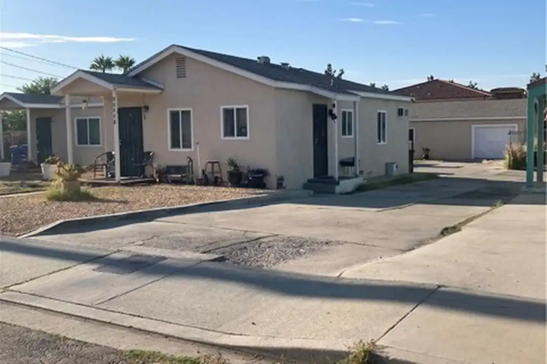 16859 Fairfax St – photo 1 of 4