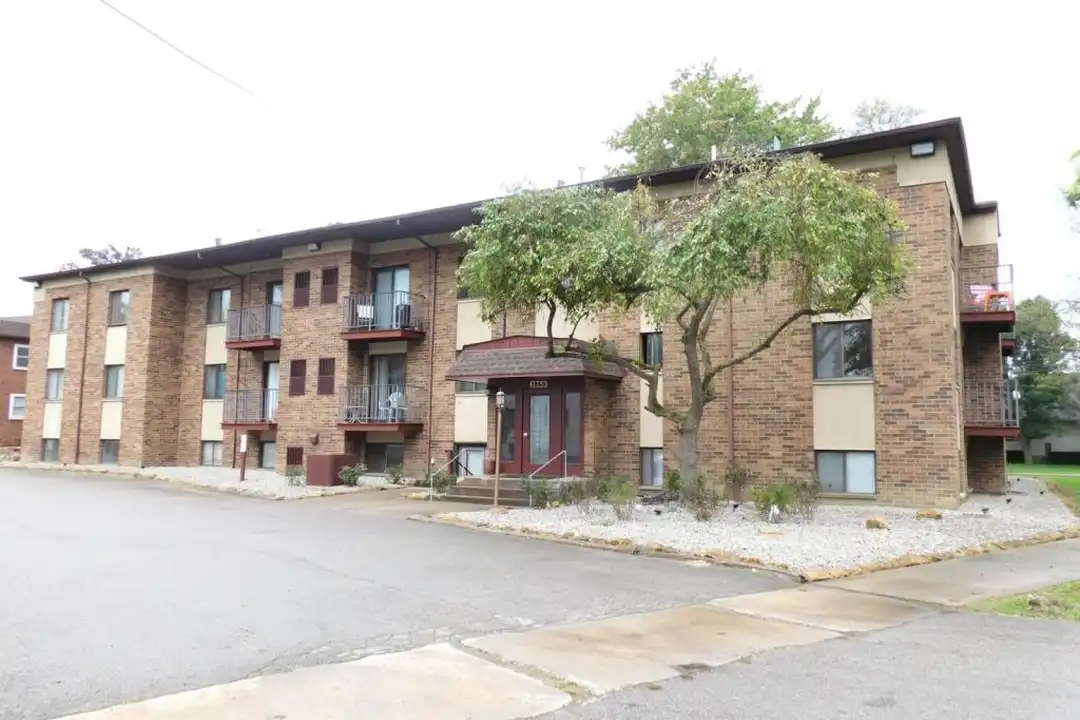 1860 Mahoning Ave NW unit Unit 306 – photo 1