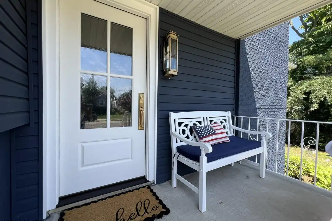 370 MacArthur Ave - View 2