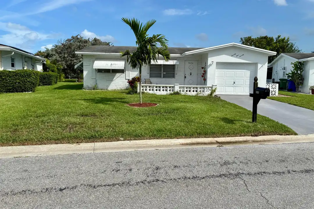 7470 NW 7th Pl – photo 1