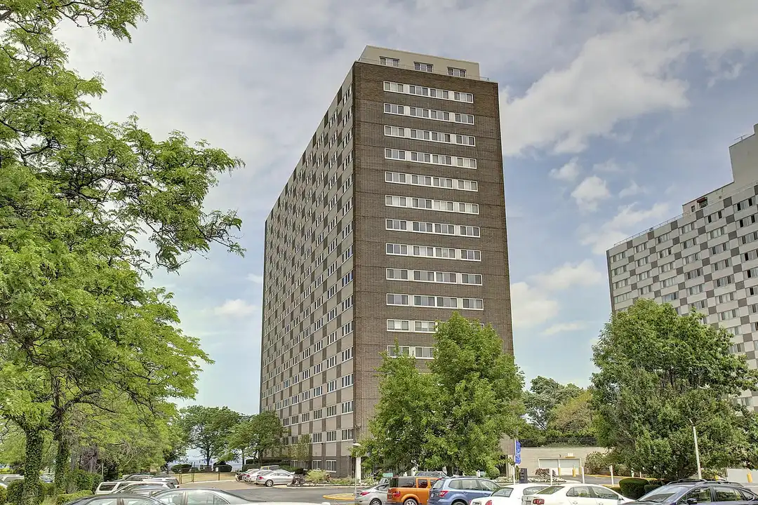 Marine Towers West – photo 1