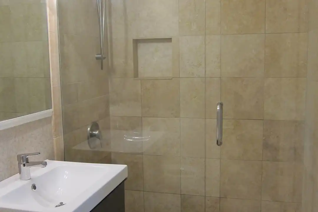 2012 E Roxboro Rd NE - Aanzicht 3