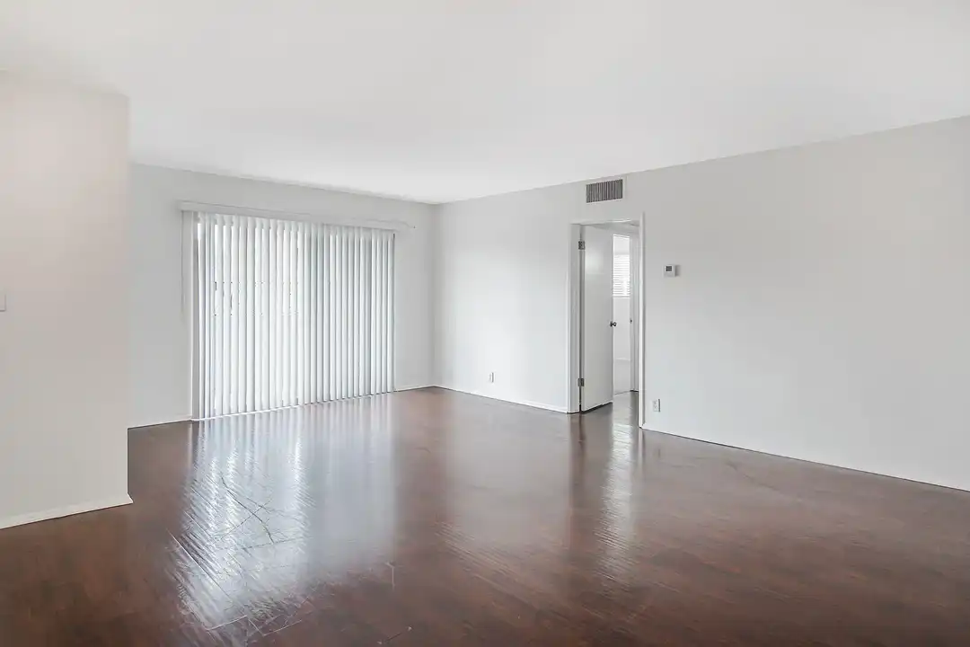 320 N La Peer Drive - View 5