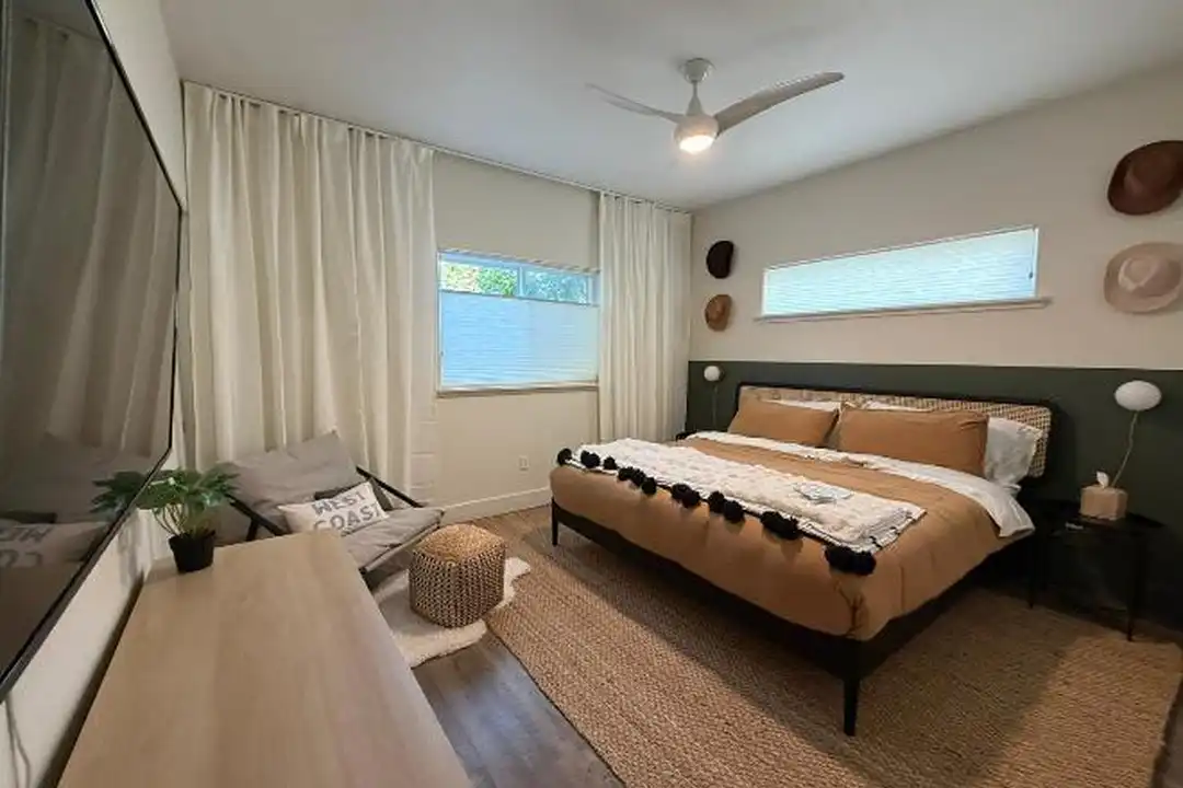 1012 SW 11th St - View 6