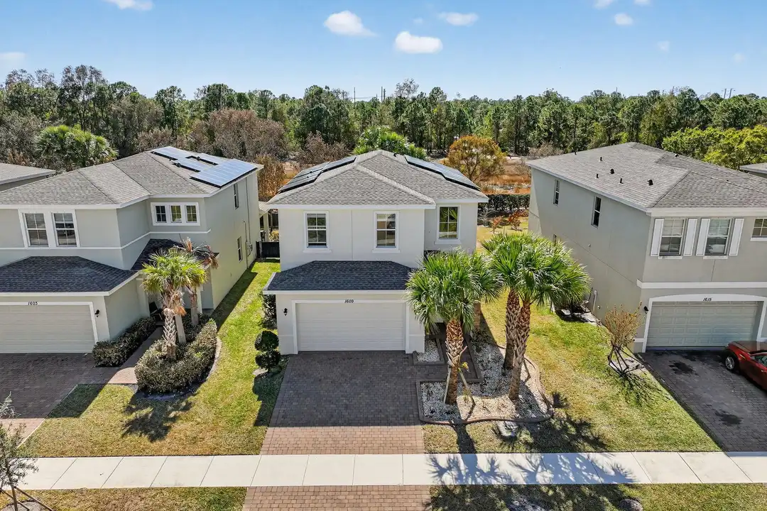 1609 NW Cataluna Cir - View 3