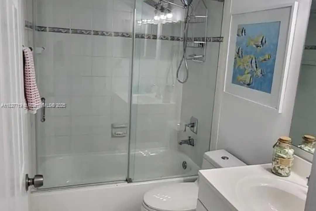 1550 S Ocean Dr #16 - More