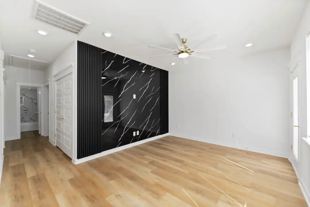 7809 Queen St unit B - View 6