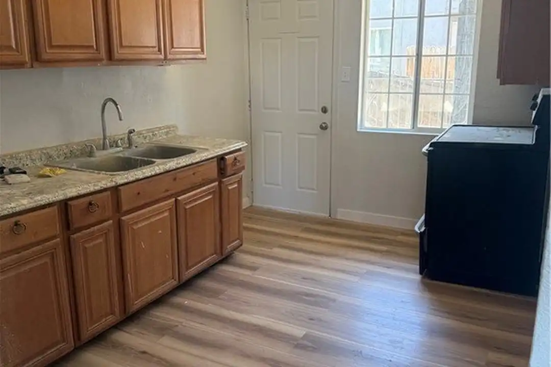 530 E Oakey Blvd #A - View 6