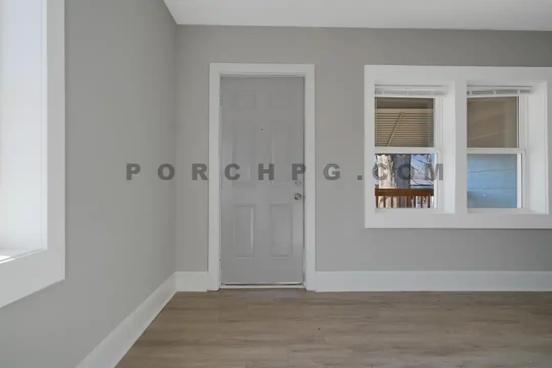 907 Maple Ave SE unit 1 - View 3