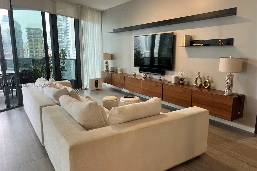 Apartment in Miami - View 2