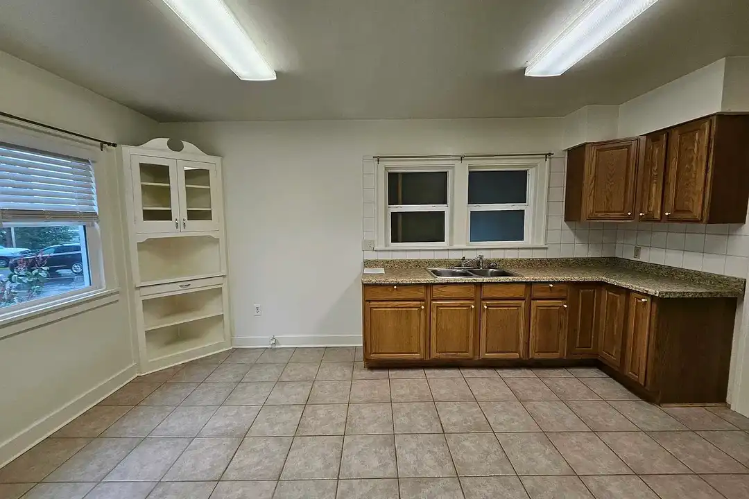 11380 Greenburg Apartments - Widok 5