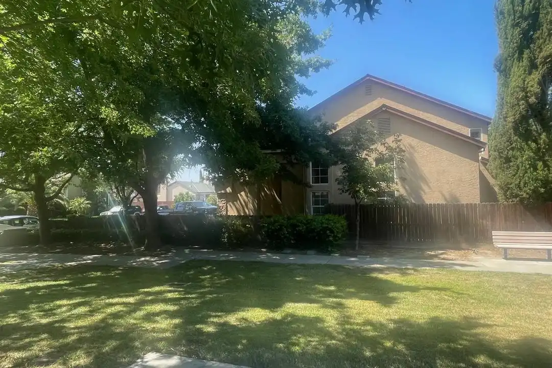 House in Tracy - View 3