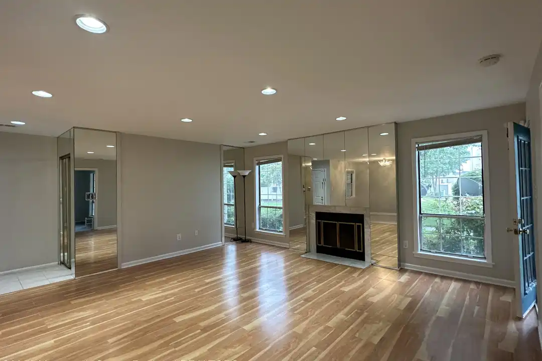 143 Tanglewood Pl - View 2