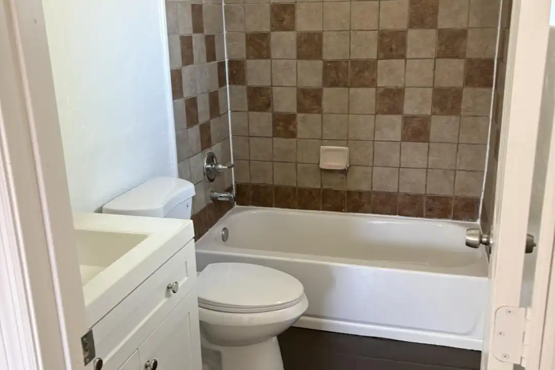 1036 N 13th Ave unit A - View 4