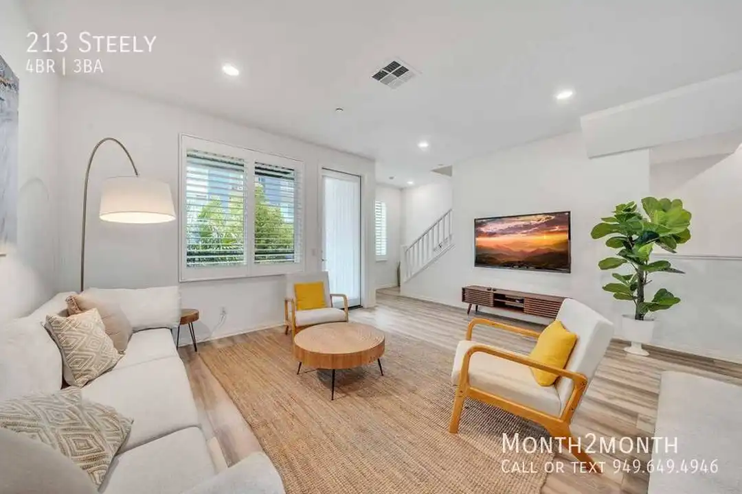Apartment in Irvine - View 3
