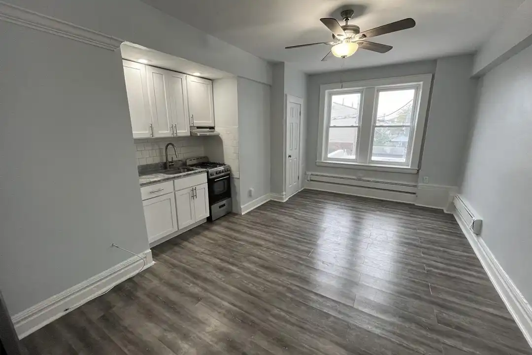 201 Lareine Ave #208 – photo 1 of 8