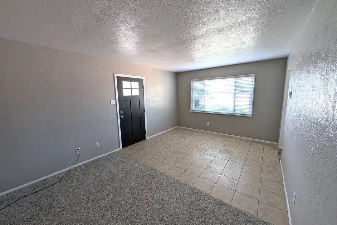 10204 Candelaria Rd NE unit 10204 - View 2
