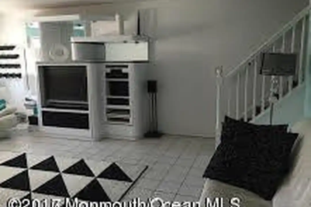 16 Cedar Ave - View 2