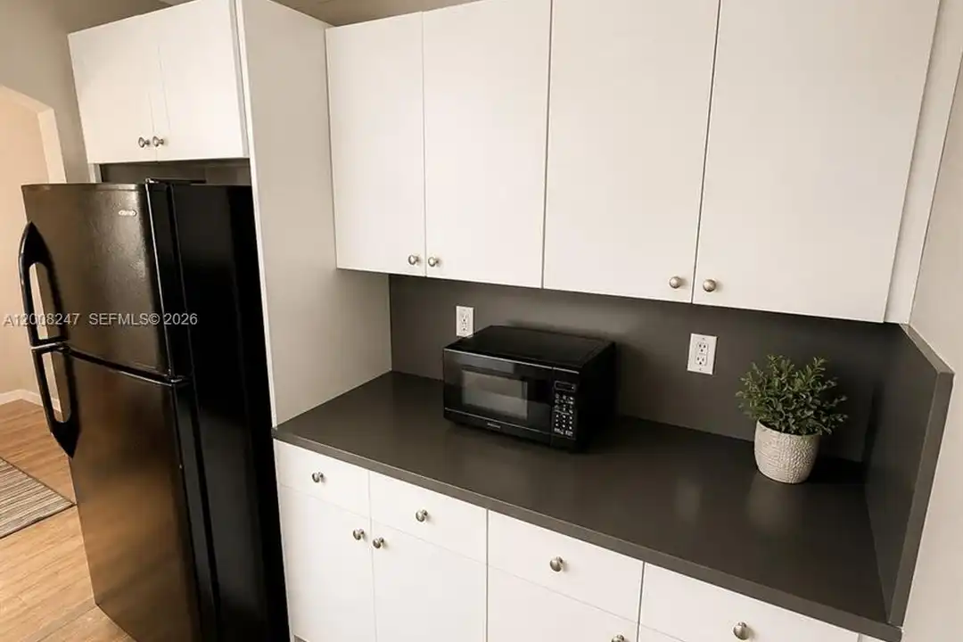 375 SW 19th Ave unit 3 - More
