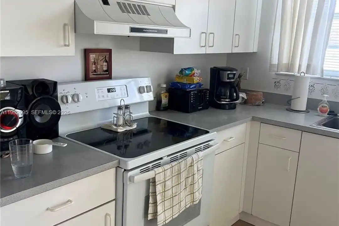 Apartment in Homestead - View 5