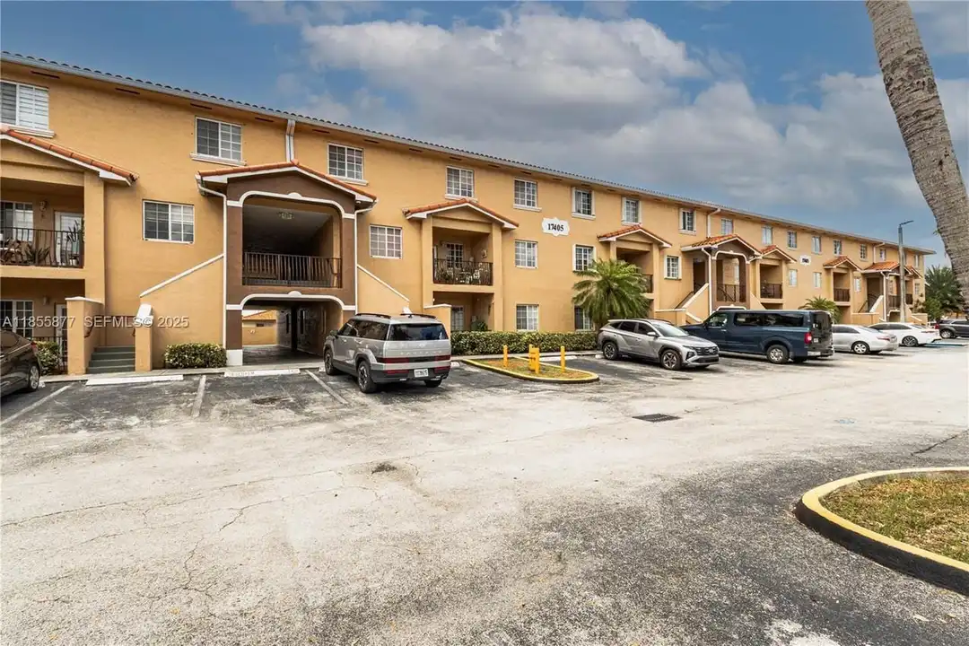 17405 NW 75th Pl unit #110 - View 5