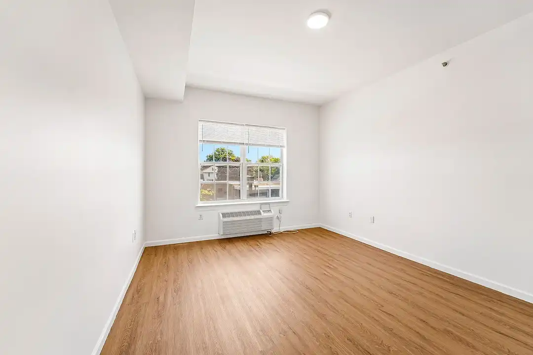 111 Glenwood – photo 1