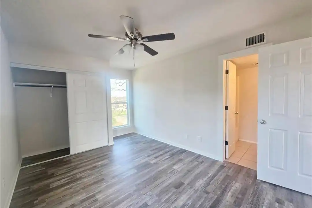 1020 Autumn Cir #C - View 6