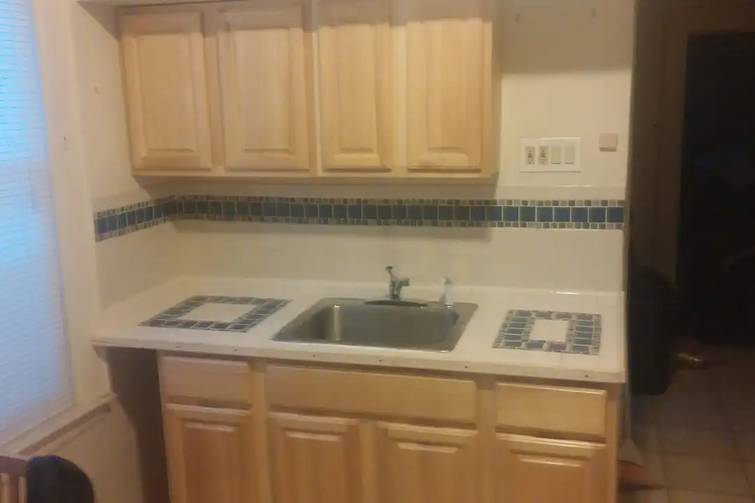 133 Schuyler Ave unit 1r - More