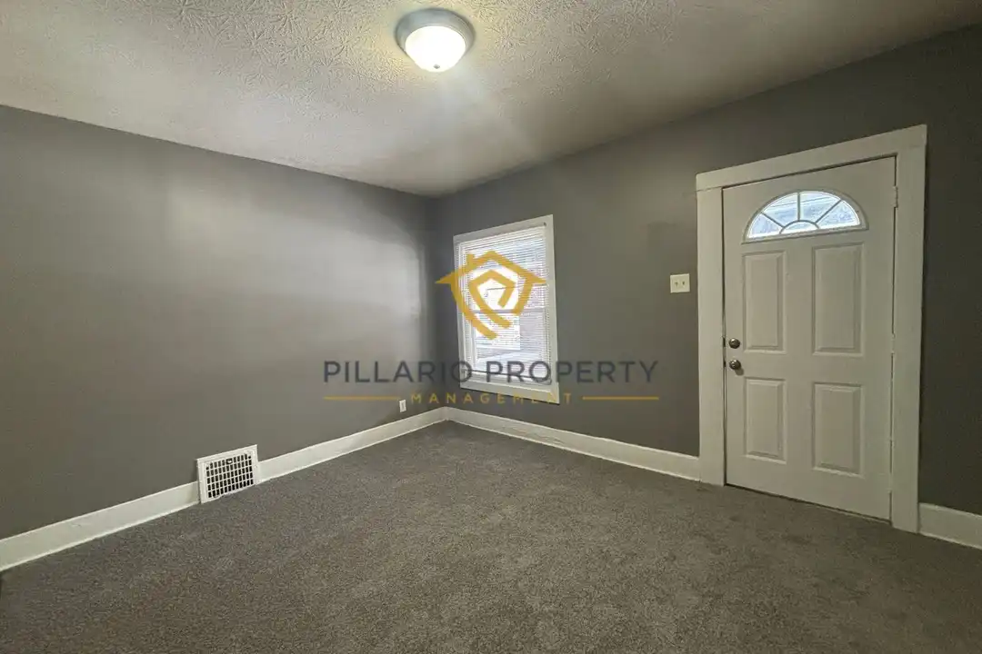 706 N Bosart Ave unit 706 North Bosart Avenue – pohled 3
