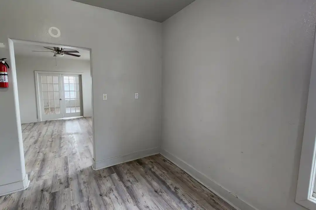 105 S Harriet Ave unit # 4 - View 3
