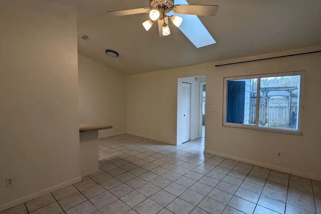 2848 SW 39th Ave - View 4