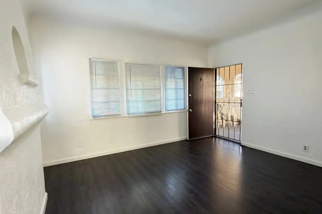 1045 St Louis Ave unit D – photo 1