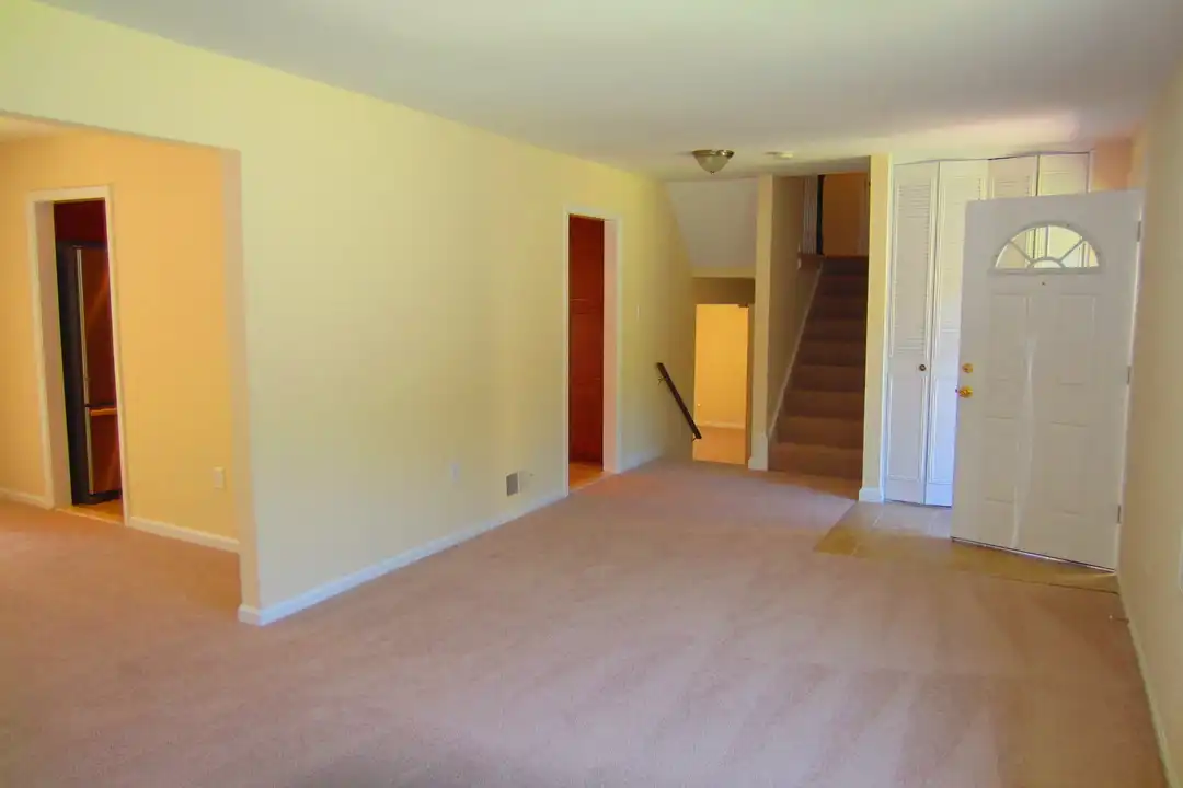 4898 Wheatstone Dr - View 3