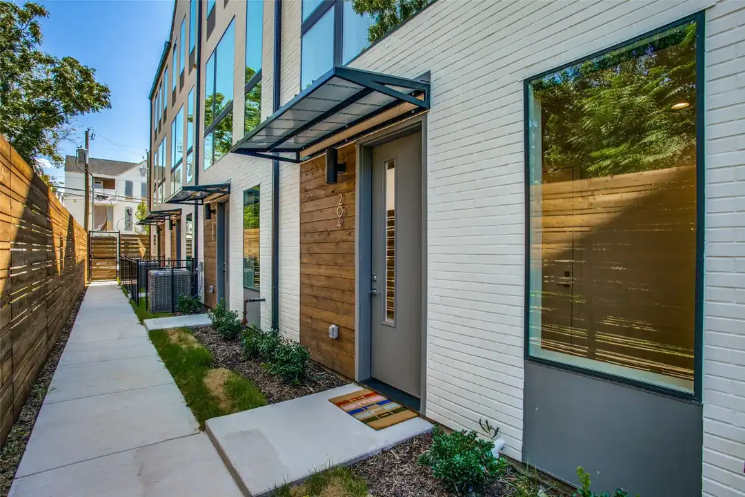 Apartment in Dallas - View 2
