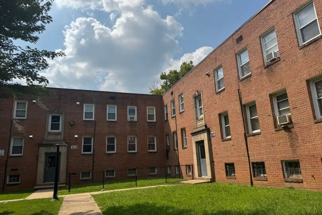 319 Anacostia Rd SE unit 1 – photo 1