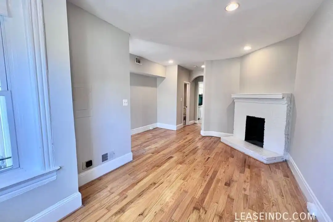 342 Elm St NW - View 5