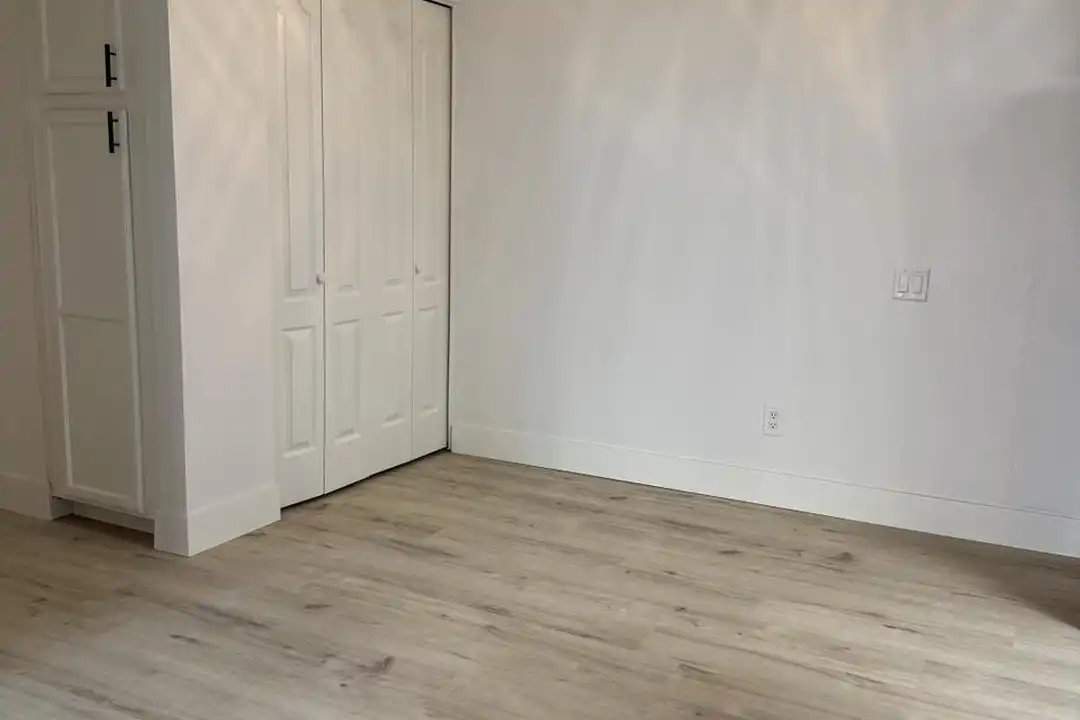 Apartment in San Diego - More
