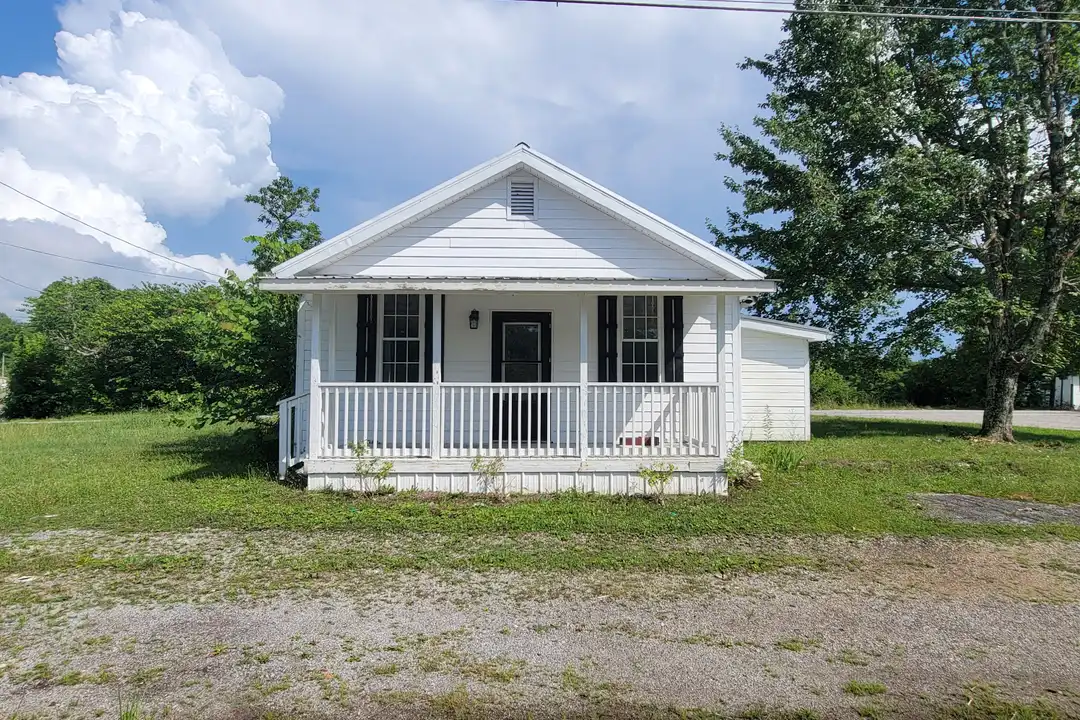 9156 Crossville Hwy – photo 1 of 15