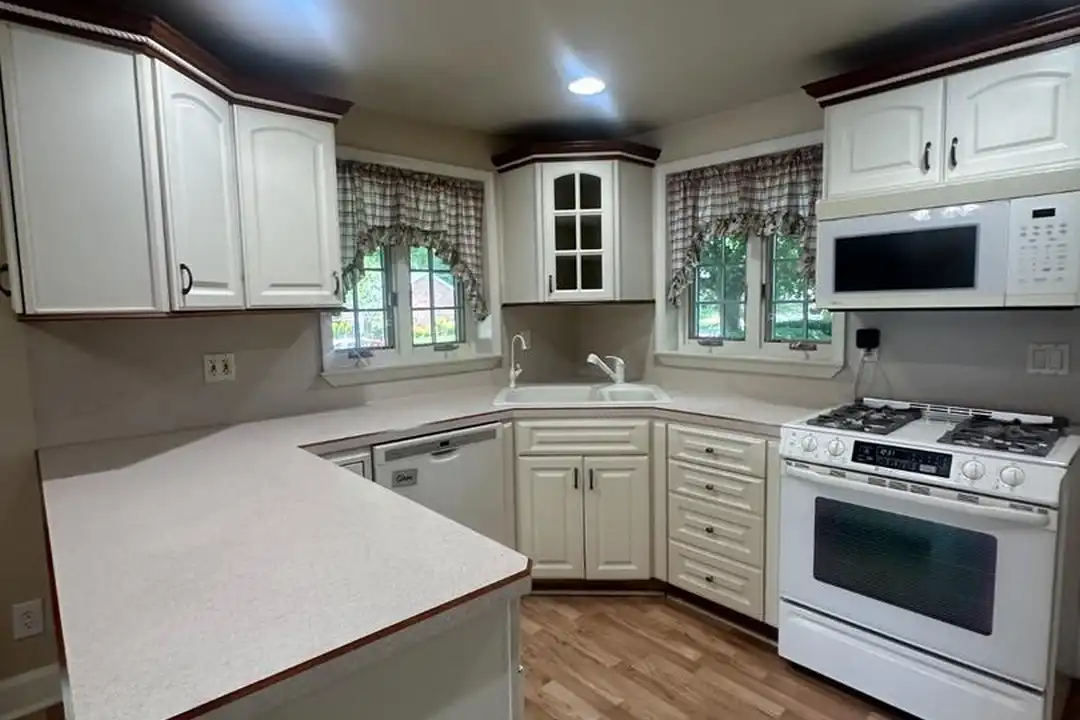 528 E Cherry St - View 4