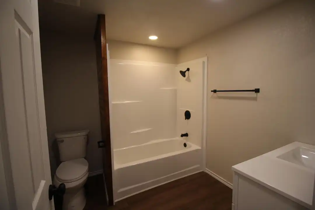 213 N Waldrip St - View 4