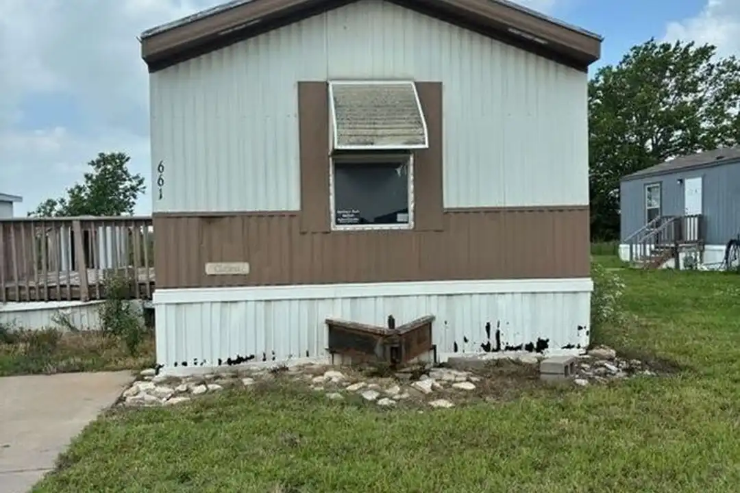 661 W Mills Dr - View 2