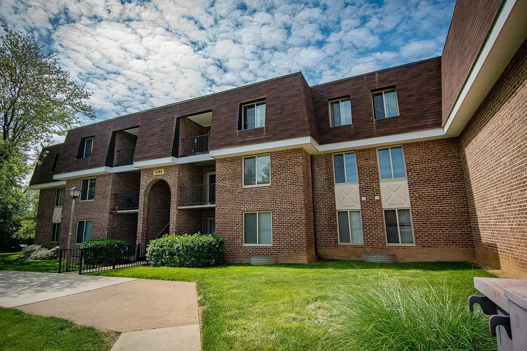Oakton Park Apartments – photo 1