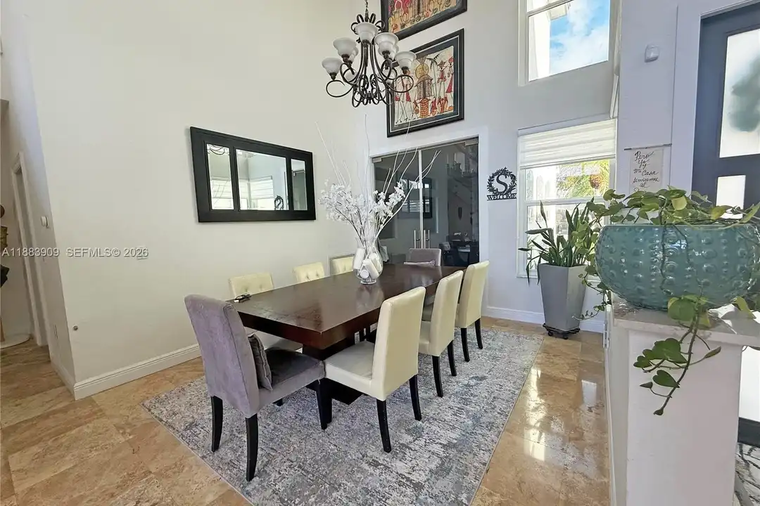 House in Miramar - View 5