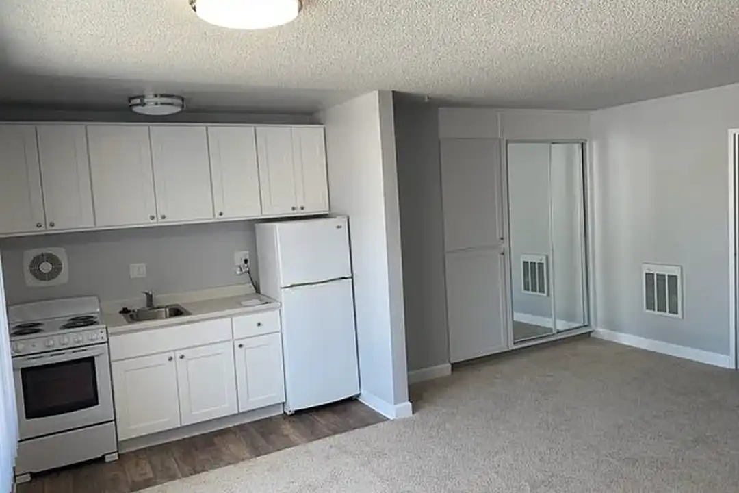 Apartment in Redwood City - View 2