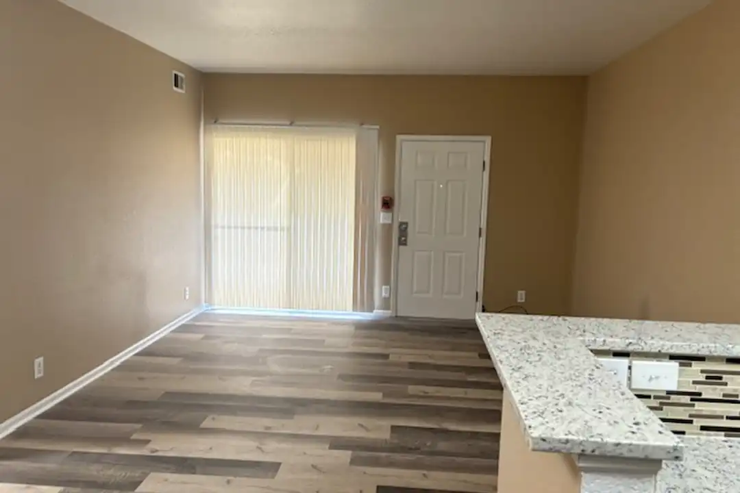 Apartment in Aurora - View 2