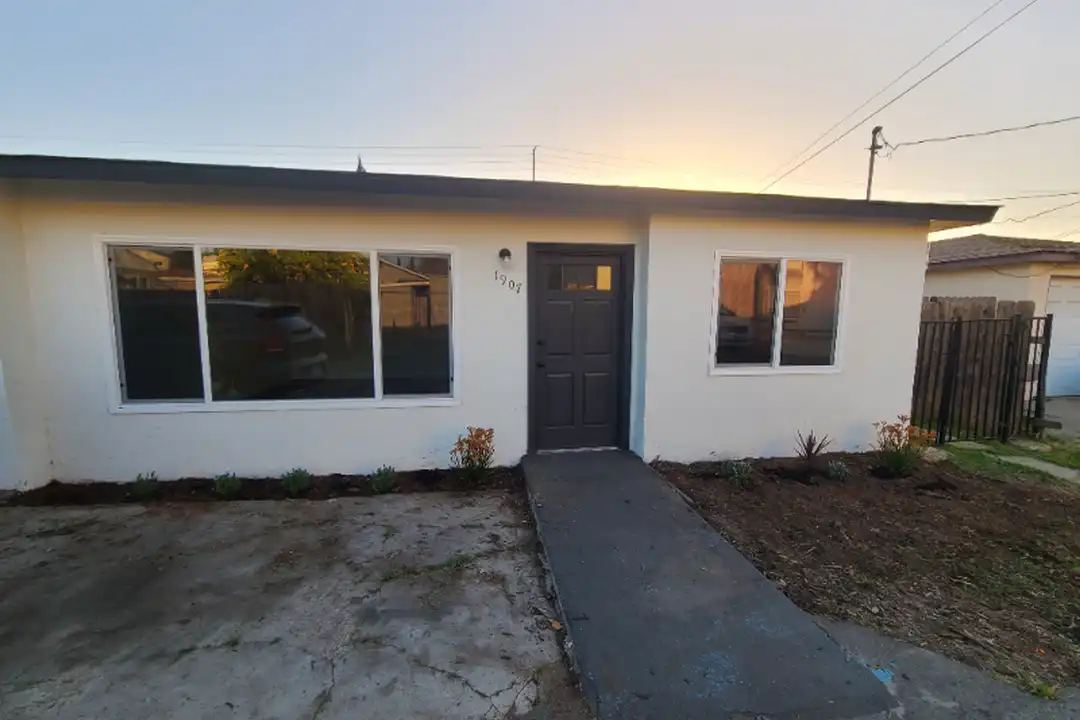 1907 D Ave – photo 1