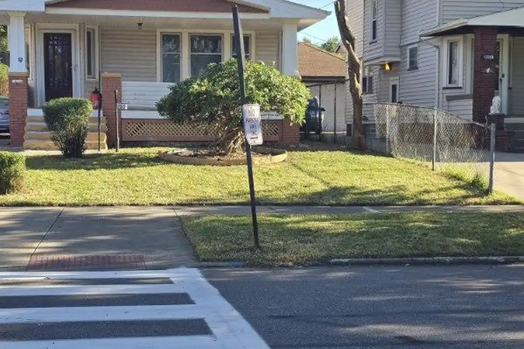 12312 Buckingham Ave – photo 1