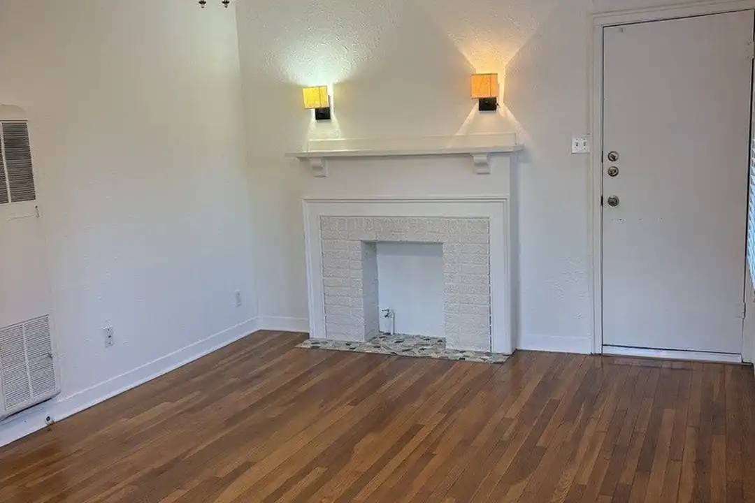 210 E Lullwood Ave #208 - More